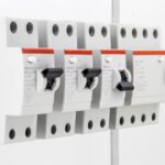 Integrarea protecțiilor la supratensiune în instalațiile casnice