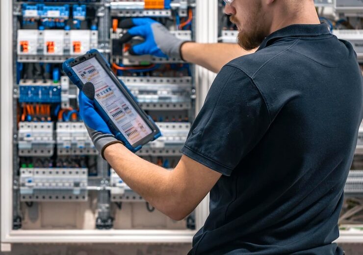 Cum se realizează siguranța electrică în mediul industrial