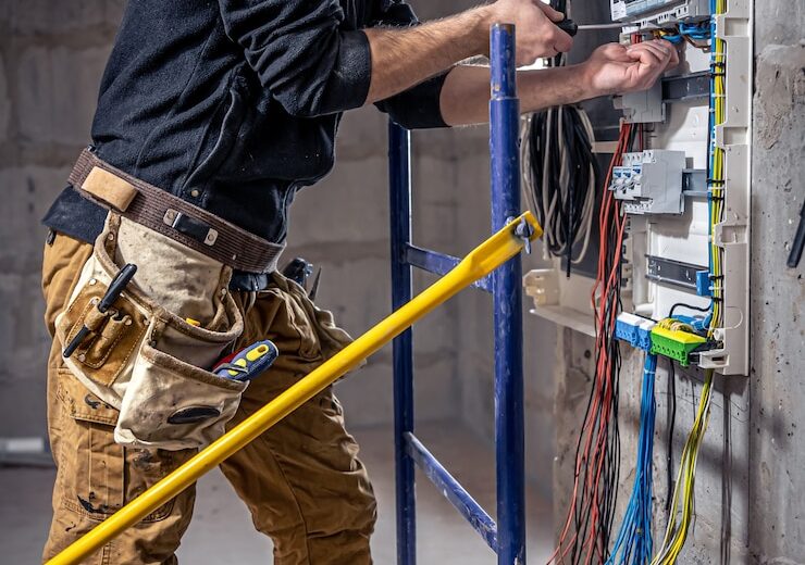 Cum se realizează traseele de cabluri într-un spațiu comercial
