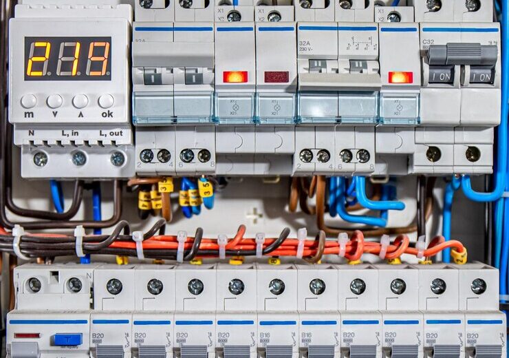 Cum adaptăm instalațiile electrice pentru echipamente moderne